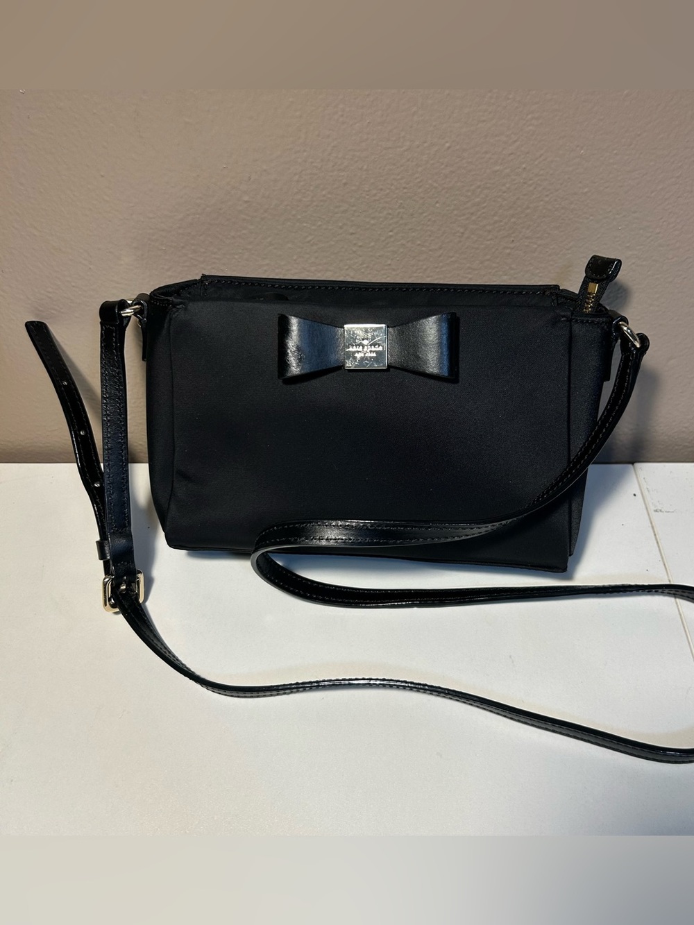 Kate Spade Black Nylon Crossbody Shoulder Bag Bow Detail Classic Leather Strap
